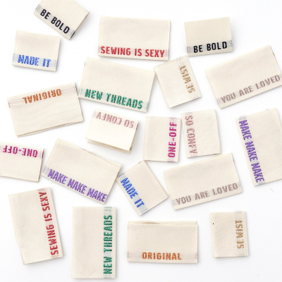 Multi-pack metallic side seam - woven label