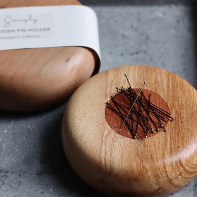 Wooden pin holder (magnetic)